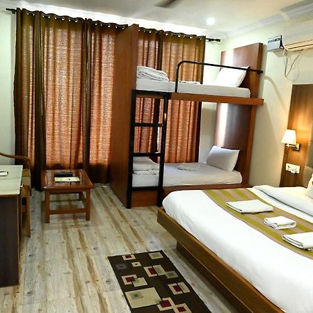 Hotel Peepal Tree Rishīkesh Exteriör bild