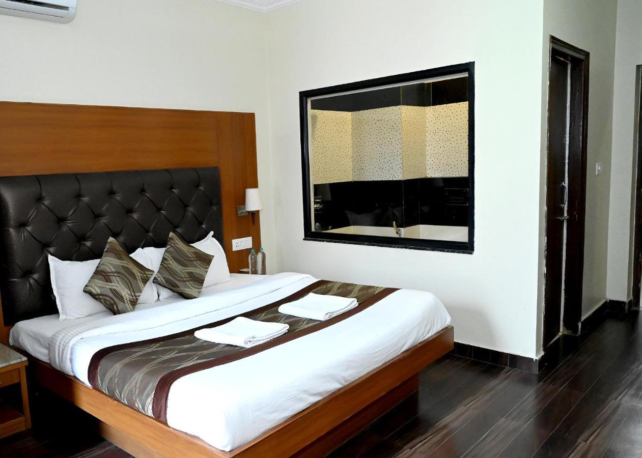 Hotel Peepal Tree Rishīkesh Exteriör bild